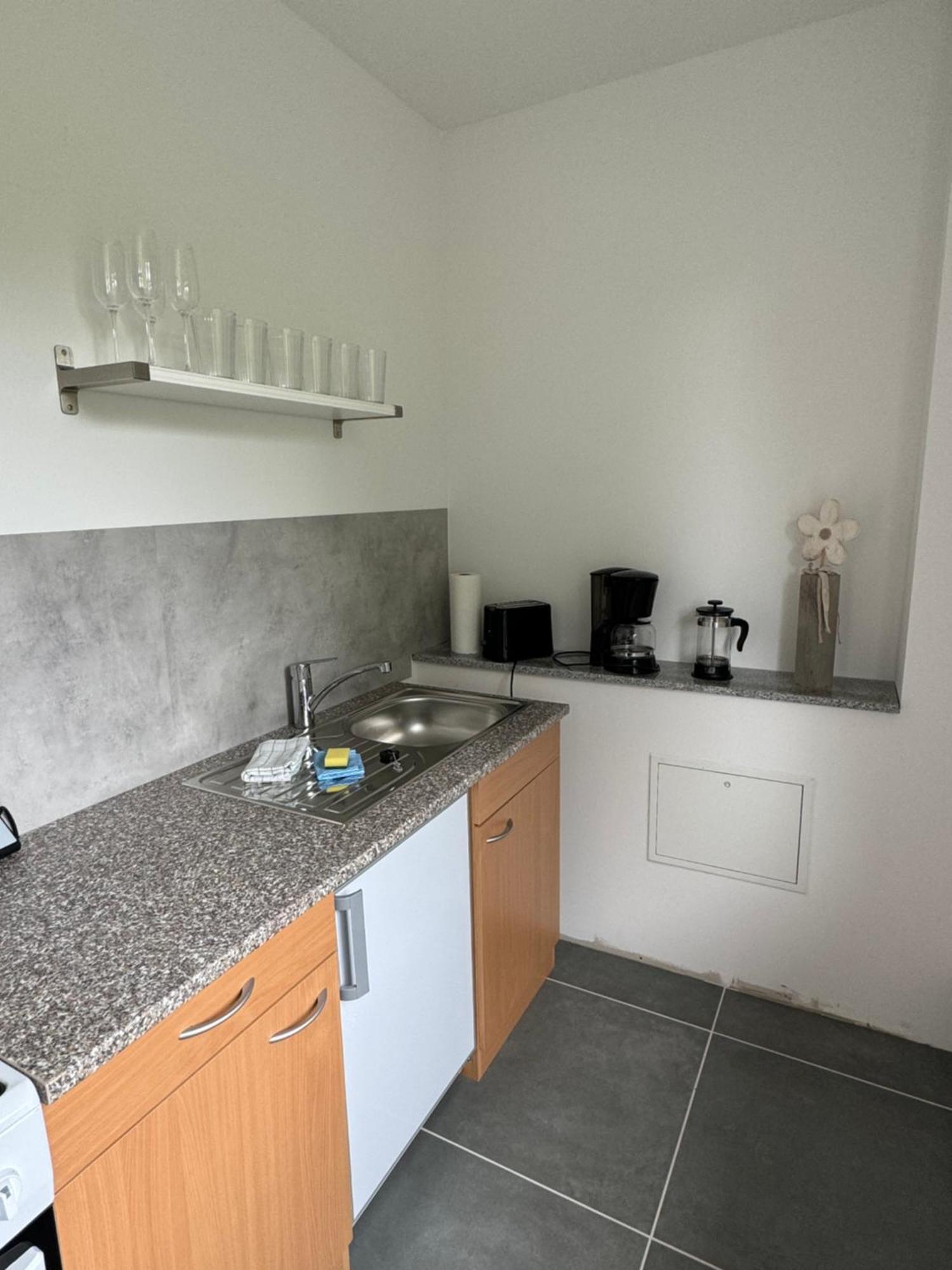 Fc-Apartmenthaus Falkensee Mit Grossem Garten Und Pkw Stellflaechen Exterior foto