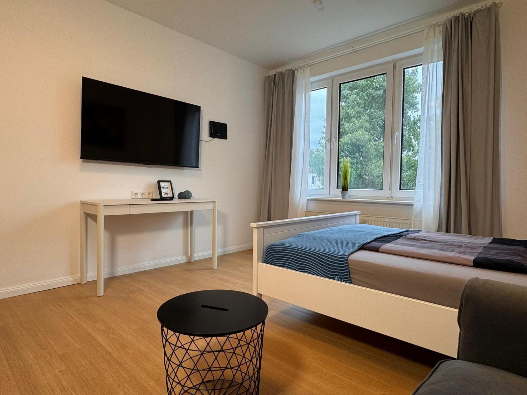 Fc-Apartmenthaus Falkensee Mit Grossem Garten Und Pkw Stellflaechen Exterior foto