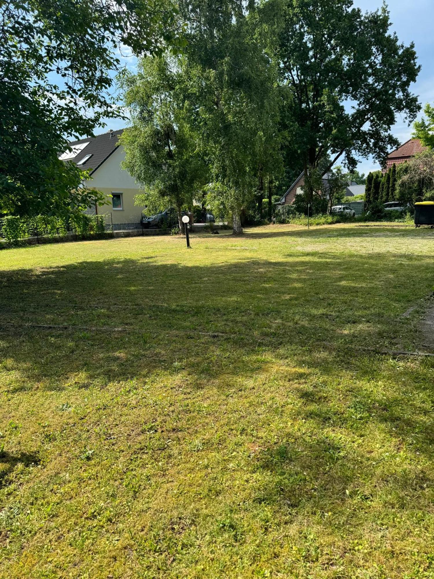 Fc-Apartmenthaus Falkensee Mit Grossem Garten Und Pkw Stellflaechen Exterior foto