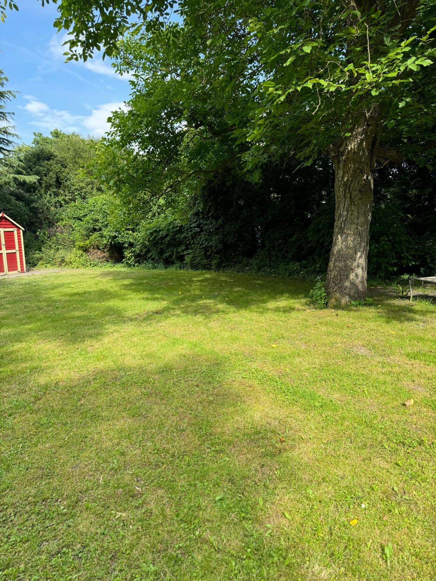 Fc-Apartmenthaus Falkensee Mit Grossem Garten Und Pkw Stellflaechen Exterior foto